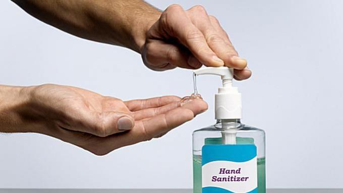 Pakar: Penggunaan Cairan Hand Sanitizer Jangan Berlebihan